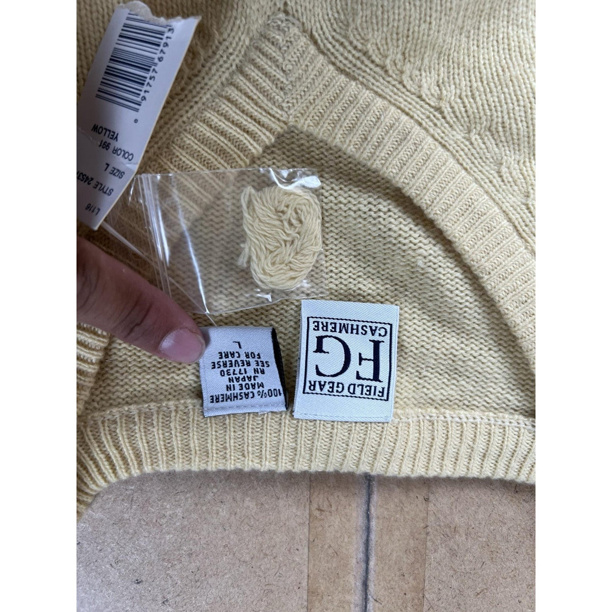 Field Gear Sweater Mens L Yellow V-Neck Cashmere Pullover Lightweight Logo