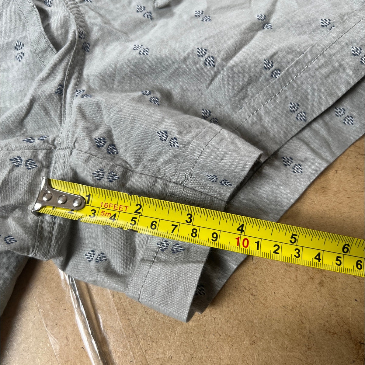 Mountain And Isles Women Gray Shorts Size XL