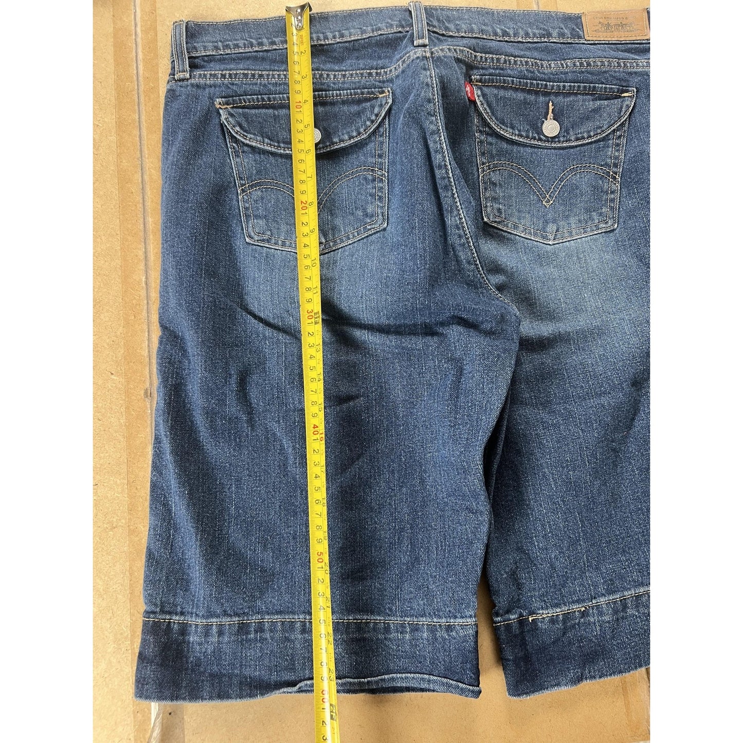 Levi's women’s 16 Blue Denim Bermuda Shorts Relaxed Fit Stretch 5-Pocket Casual