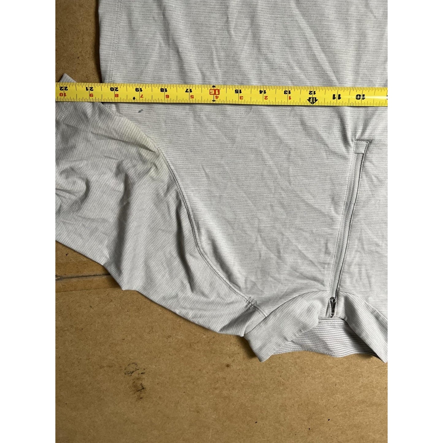 Shirt Mens M Gray Mock Neck 1/2 Zip Pockets Lightweight Polyester Jersey2