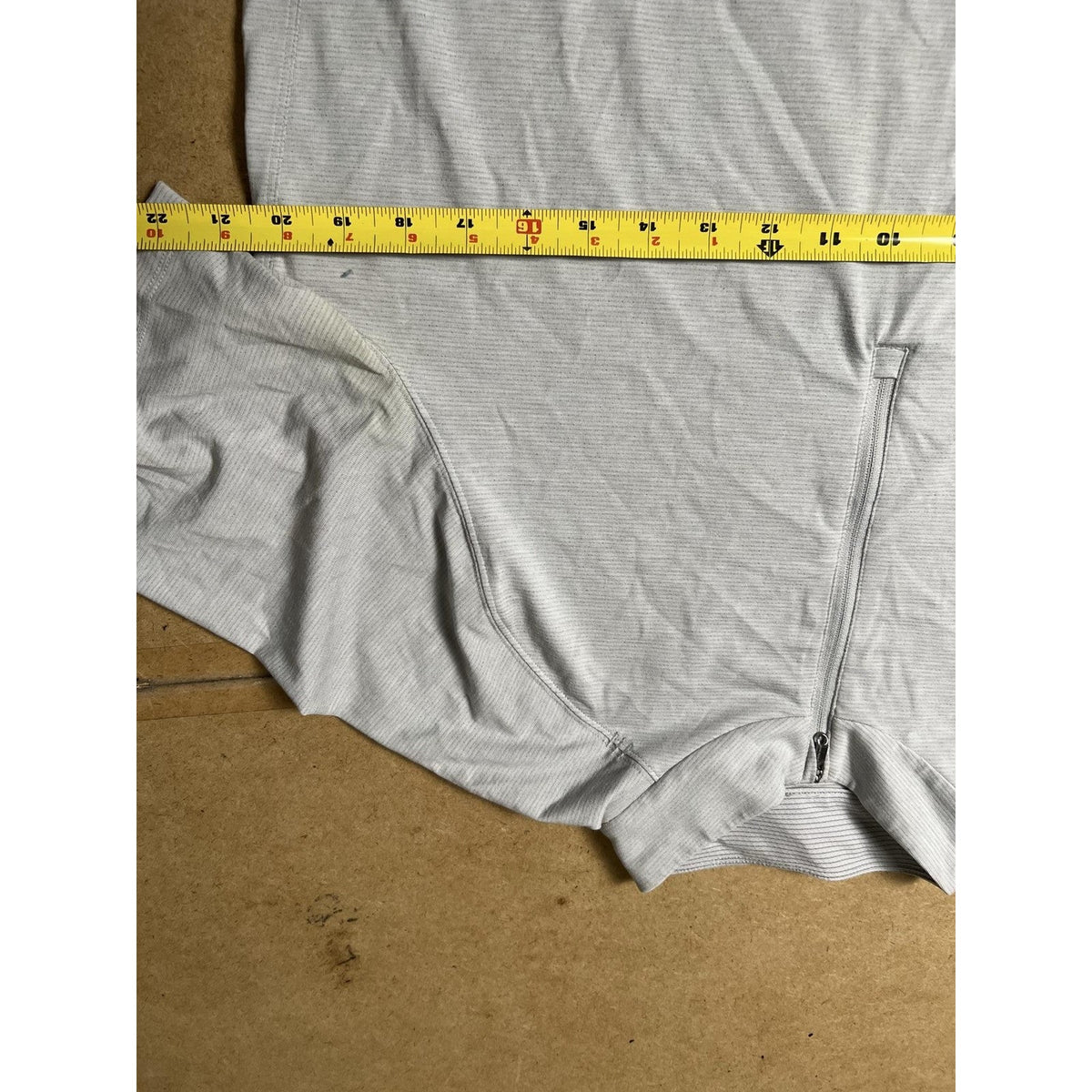 Shirt Mens M Gray Mock Neck 1/2 Zip Pockets Lightweight Polyester Jersey2