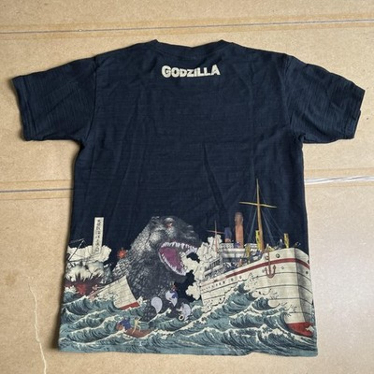 Godzilla Shirt Mens L Black Crew Neck Cotton Graphic Jersey Toho Kaiju