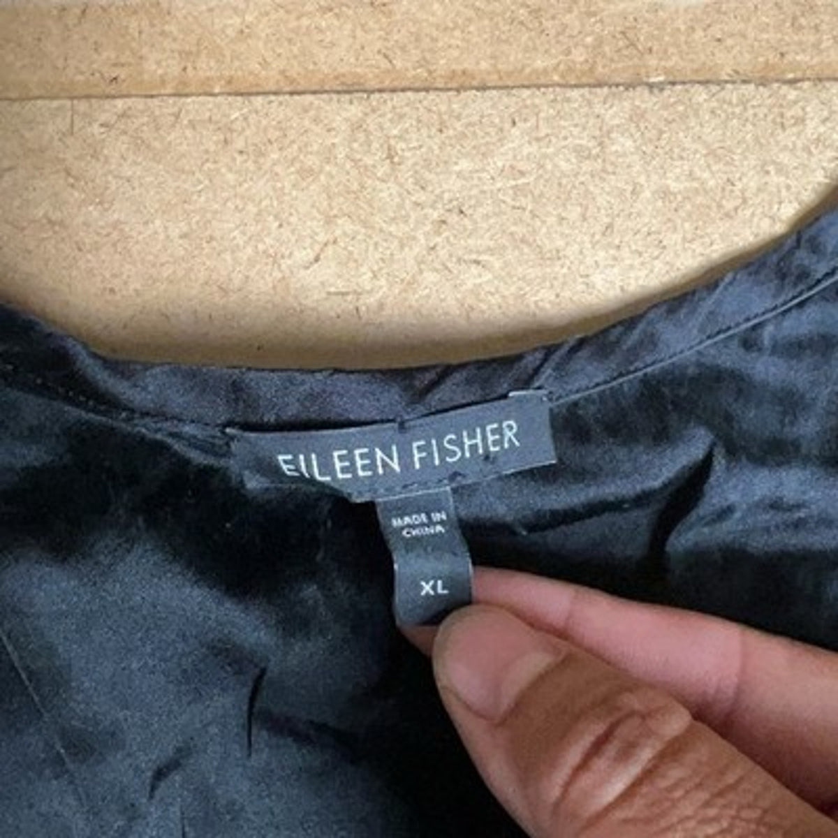 EILEEN FISHER Tank Womens XL Black Satin Silk Spandex Pleated Lightweight