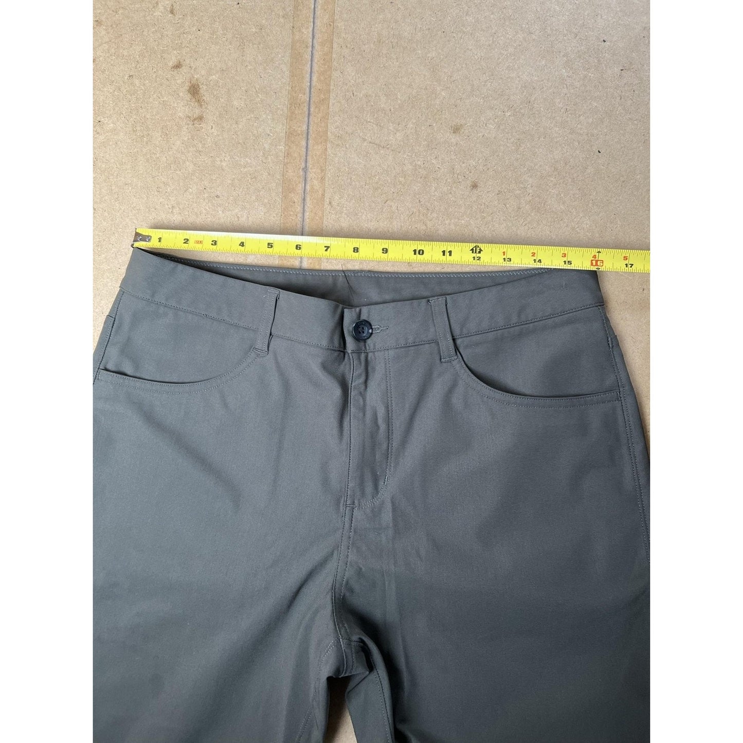 Vuori Pants Mens 32x32 Green Chino Slim Tapered Microfiber Polyester Casual