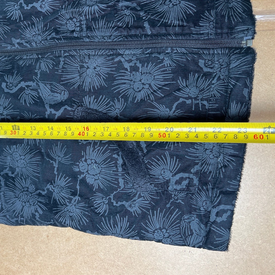 Columbia Women's Reversible Plush/Corduroy Pinecone Pattern Vest Black Large