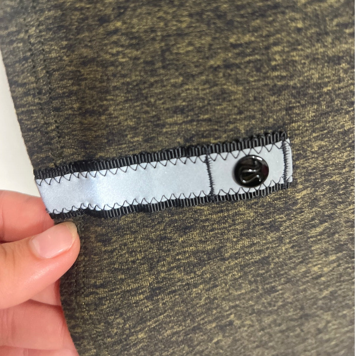 Lululemon Vinyasa Herringbone Brown Snap Infinity Scarf One Size