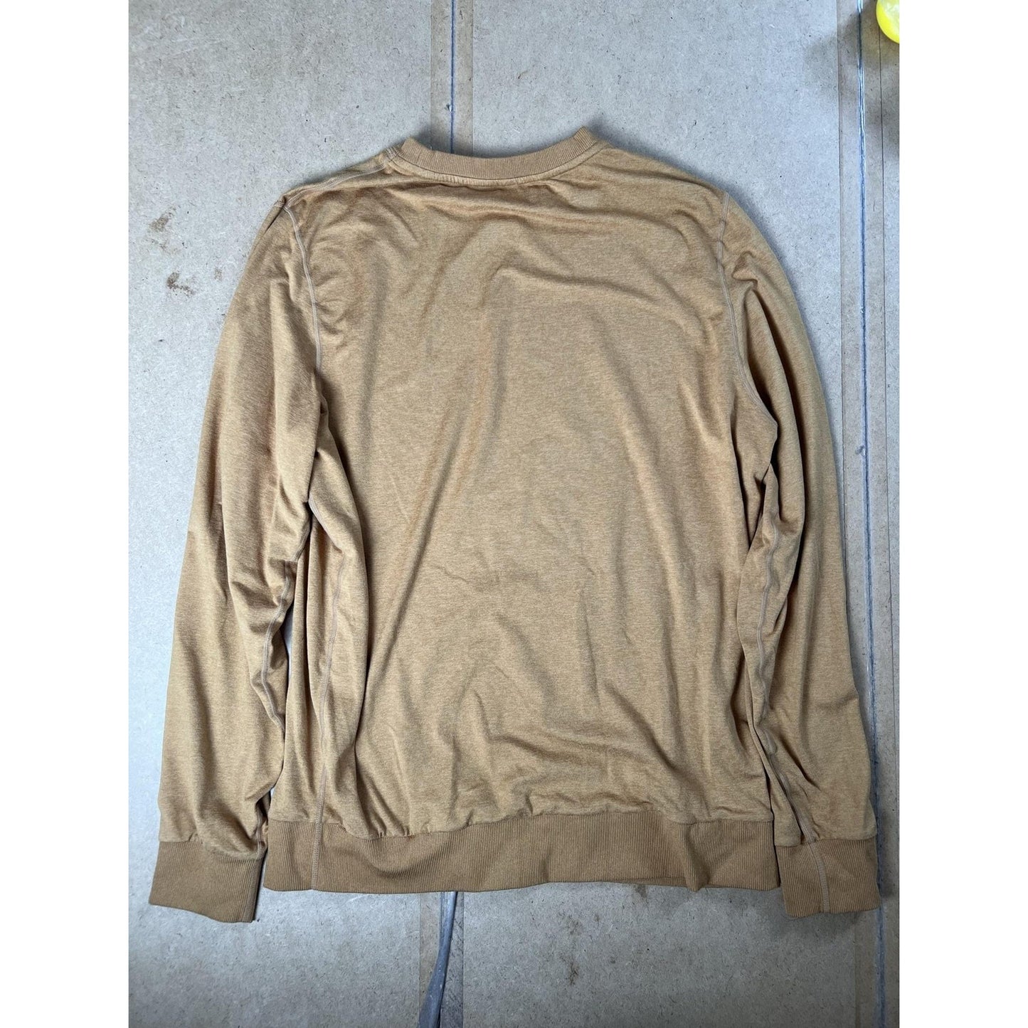 Vuori Mens M Beige Pullover Lightweight Crew Neck Knit Pockets Logo Casual