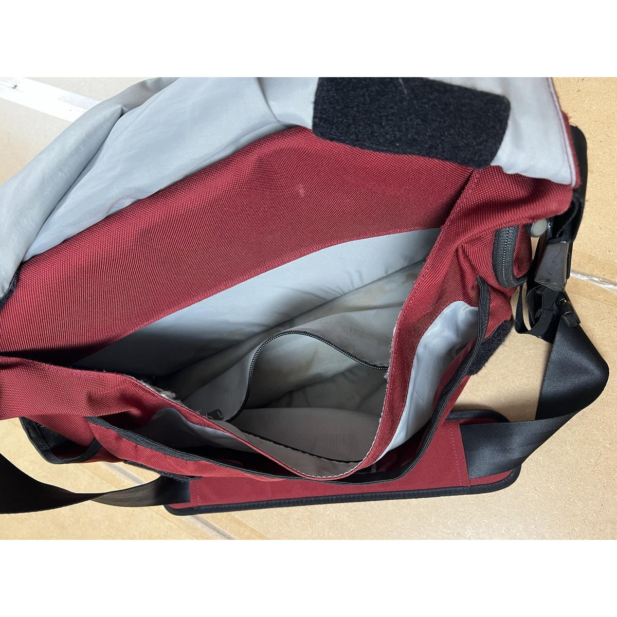 Patagonia Messenger Bag Mens Medium Red Canvas Lined Adjustable Padded