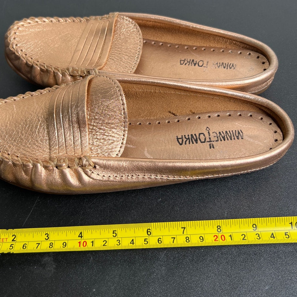 Minnetonka Gold Leather Upper Kate Mule Women's Size 9.5