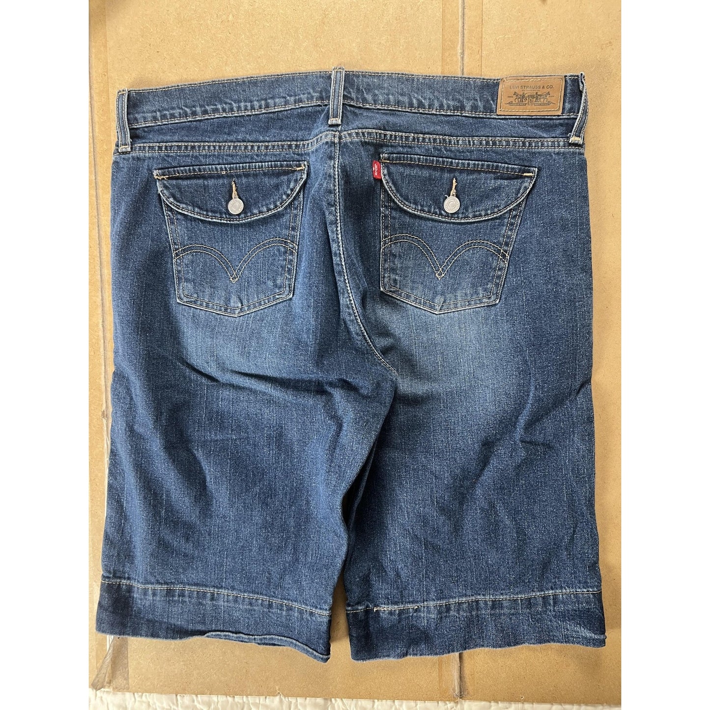 Levi's women’s 16 Blue Denim Bermuda Shorts Relaxed Fit Stretch 5-Pocket Casual