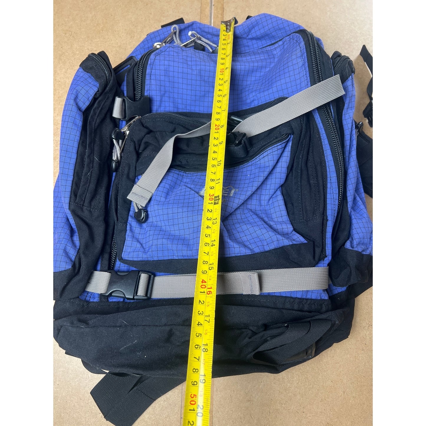 REI Alpine Hiking Backpack Blue Black Nylon Padded Hip Belt Mens One Size Travel