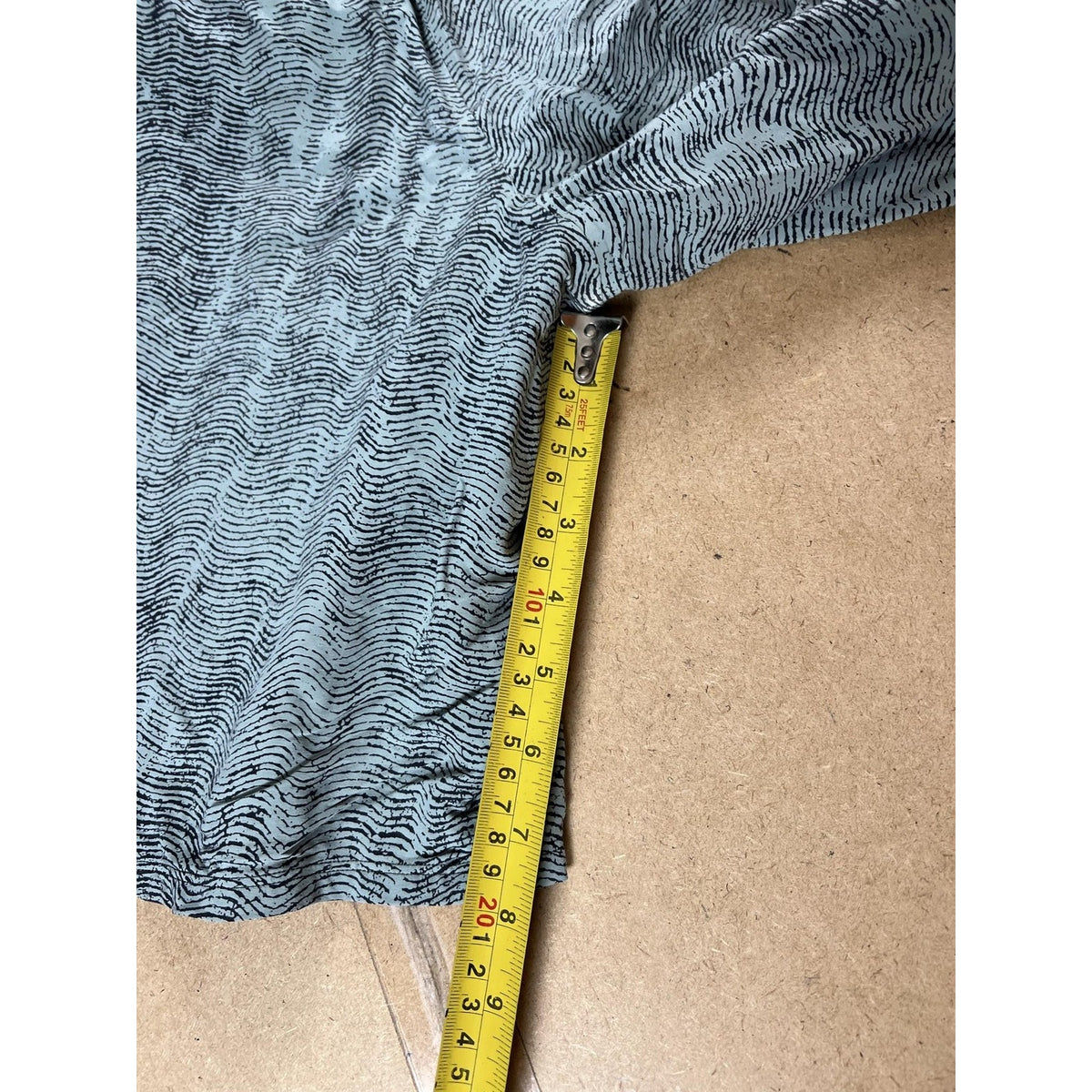 Lululemon Shorts Mens 33 Green Bermuda Microfiber Drawstring Elastic Pockets