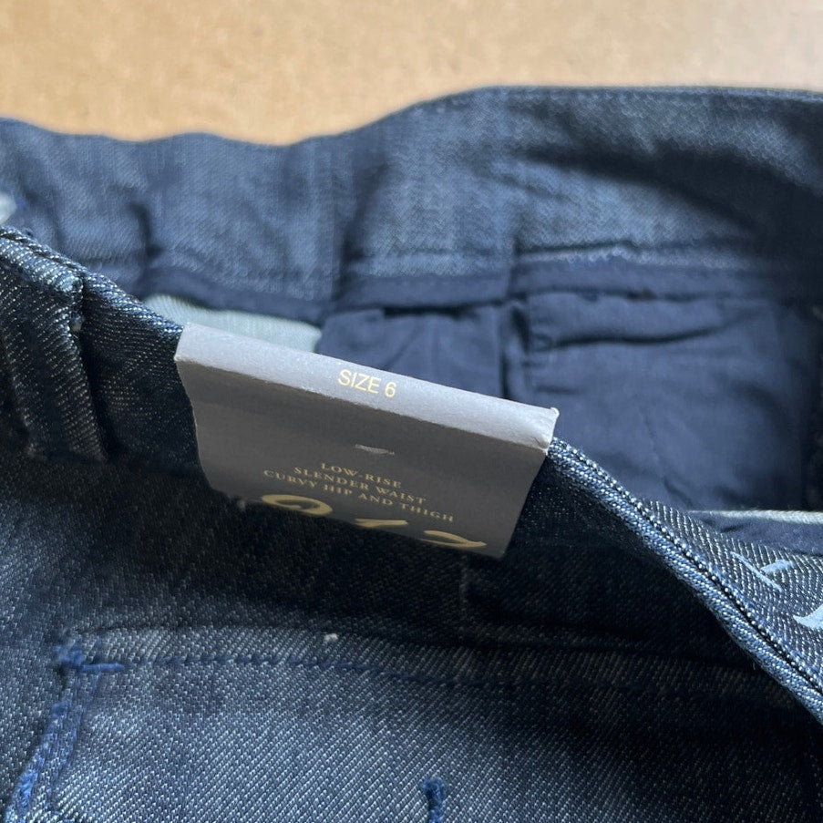 NWT The Limited Denim 917 Bermuda Shorts Lo-Rise, Slender Waist Size 6