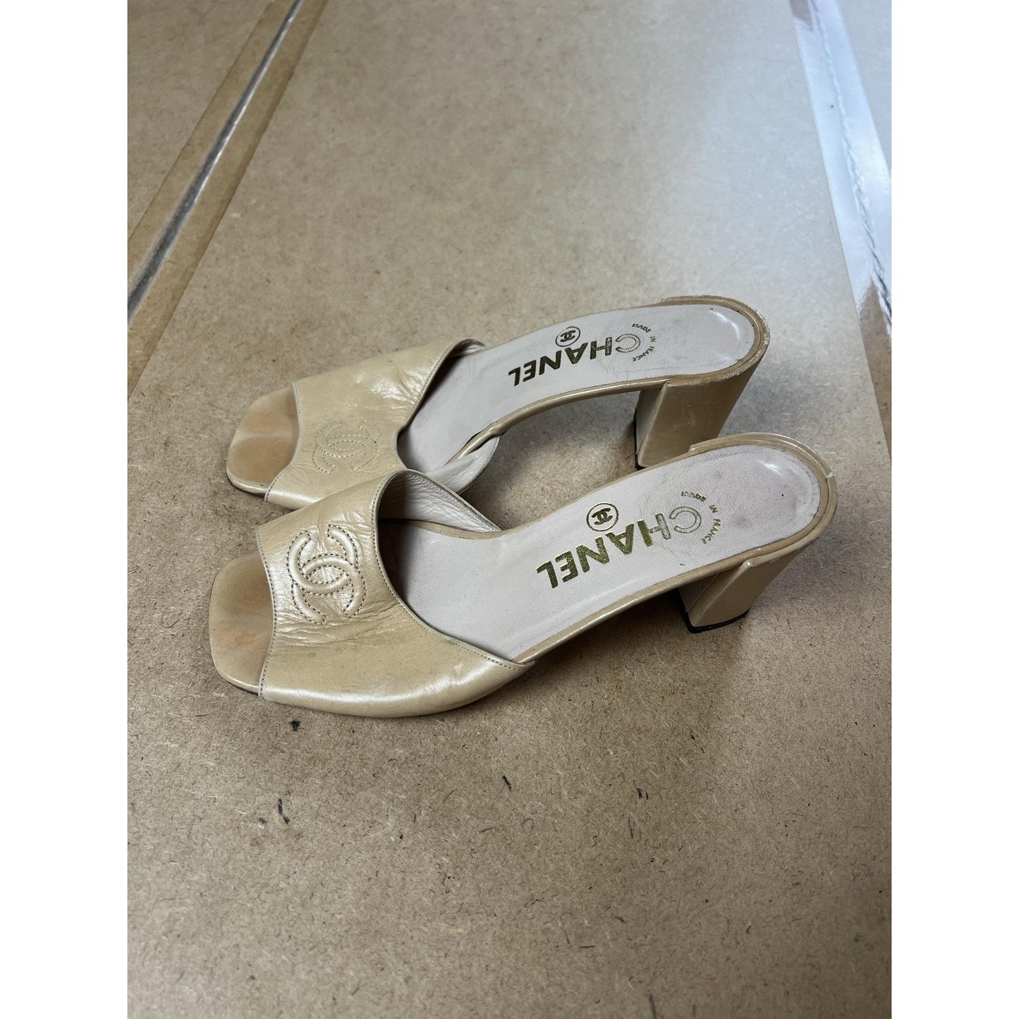 CHANEL Shoes Womens 6 Beige Leather Mule Block Heel Open Toe Slip On CC