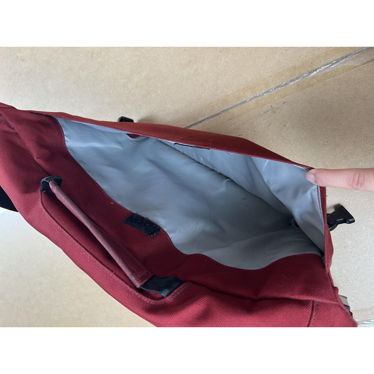 Patagonia Messenger Bag Mens Medium Red Canvas Lined Adjustable Padded