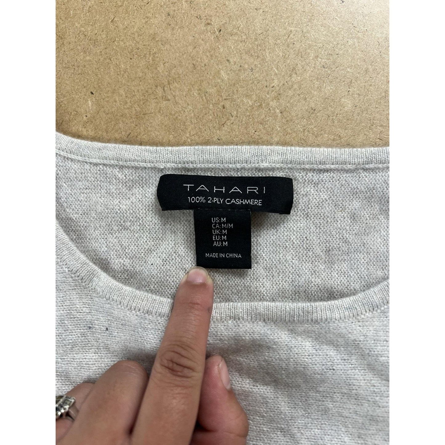 Tahari T-Shirt Womens M Gray Crew Neck Long Sleeve 100% Cashmere Knit Pullover