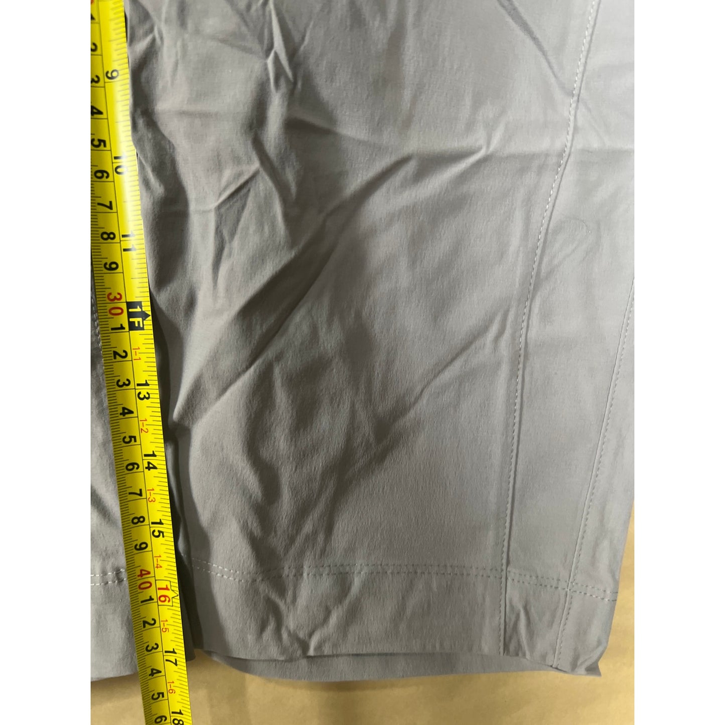 Columbia Omni-Shield Size 10 Women Capri Pants Khaki Nylon