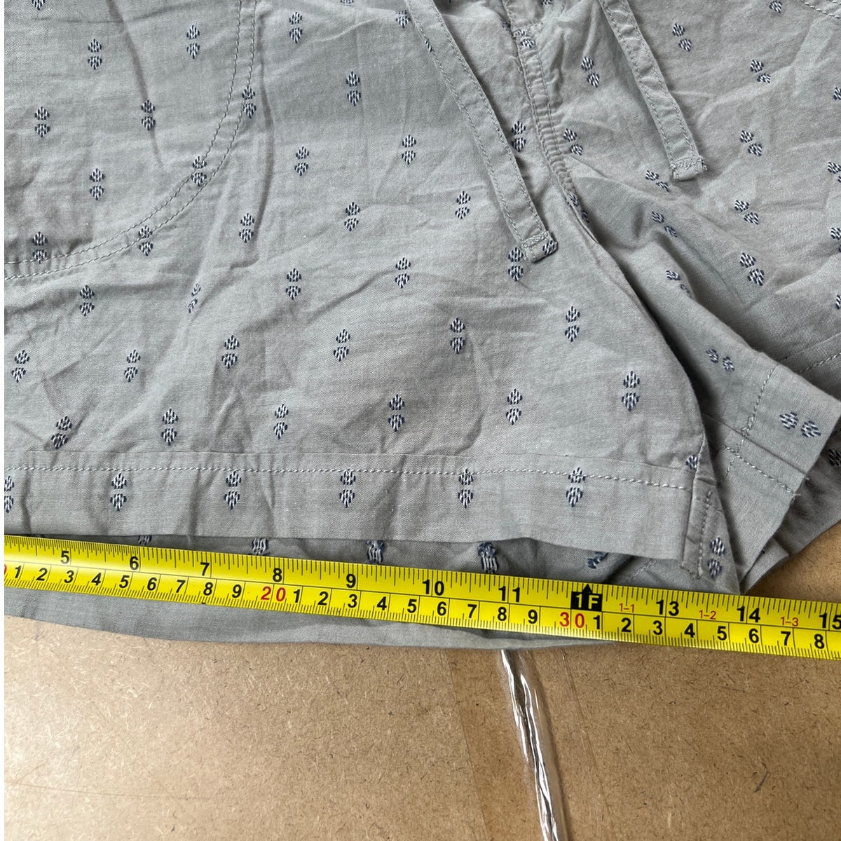 Mountain And Isles Women Gray Shorts Size XL