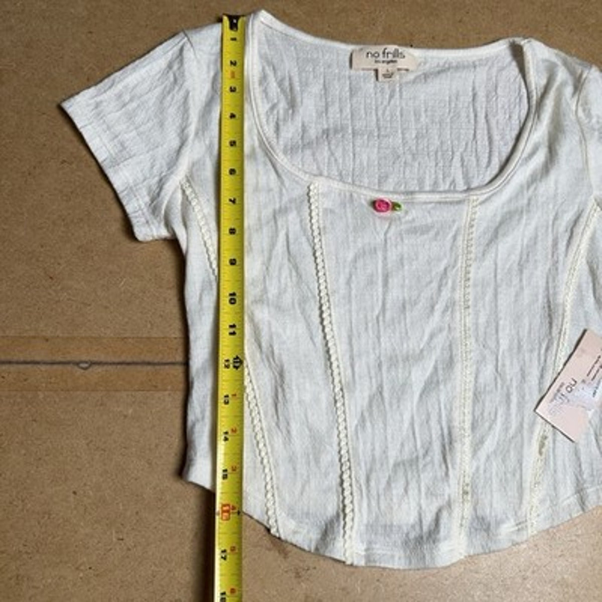 No Frills Los Angeles T-Shirt Womens L White Cropped Scoop Neck Embroidered