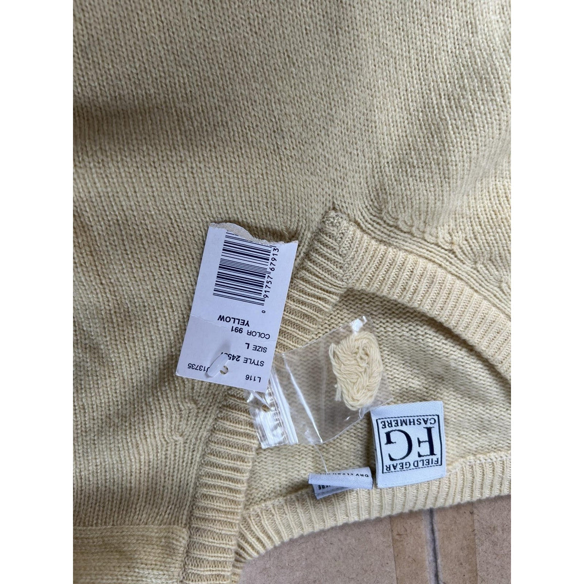 Field Gear Sweater Mens L Yellow V-Neck Cashmere Pullover Lightweight Logo