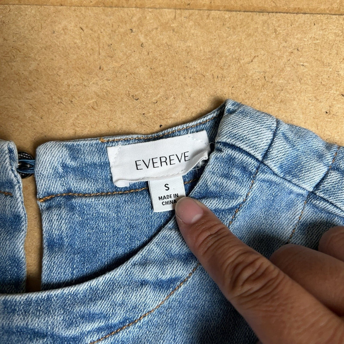 Evereve Tank Womens S Blue Denim Basic Crew Neck Button Stretch Casual