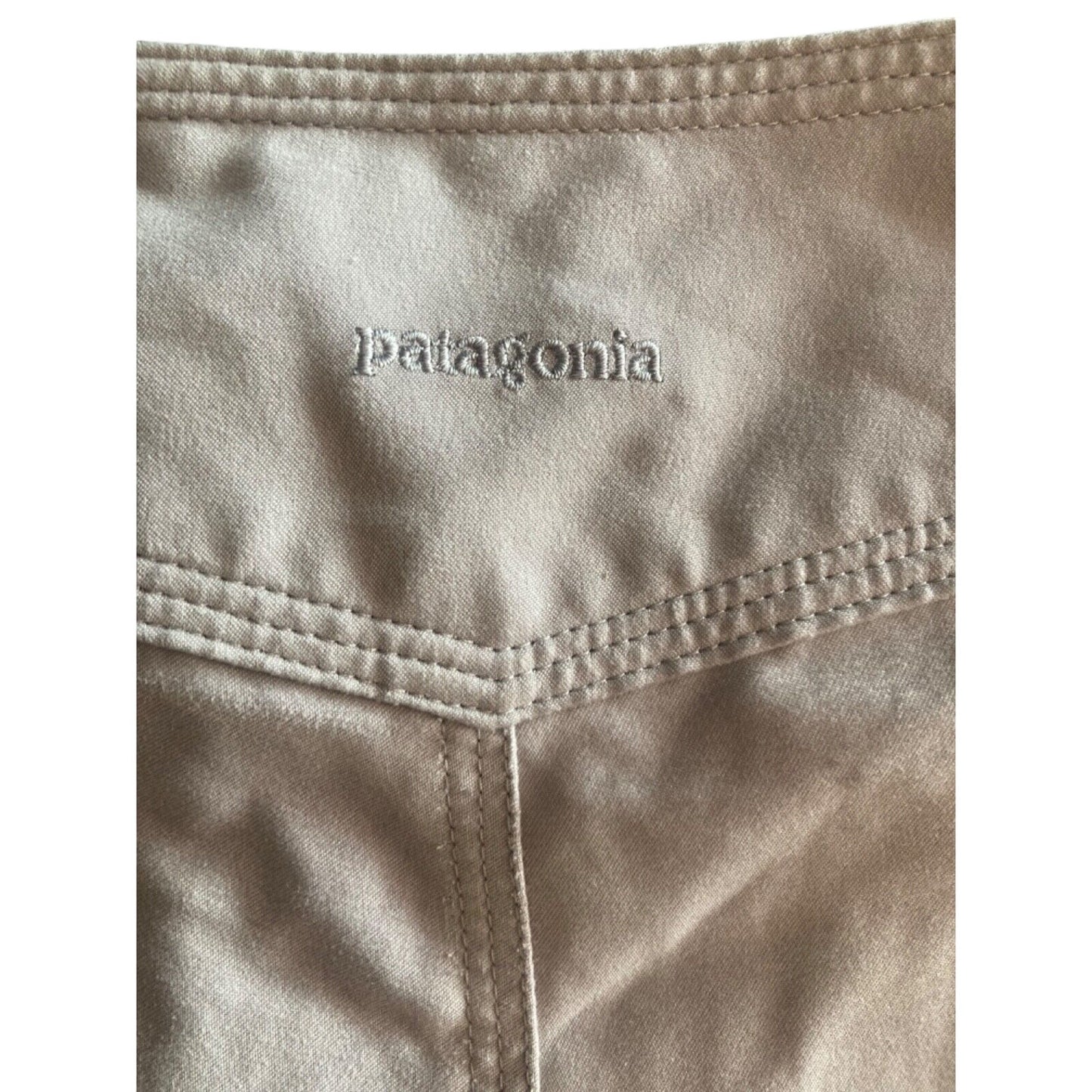 𝅺Patagonia light gray capri pants women's size 6 - see description