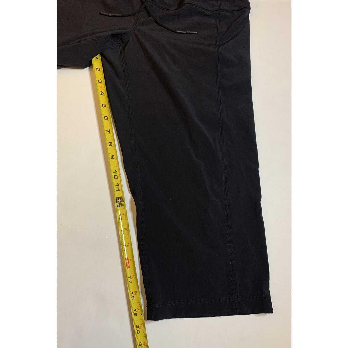 Lululemon Women Black Flowy Capris Pants Size 8 - EUC