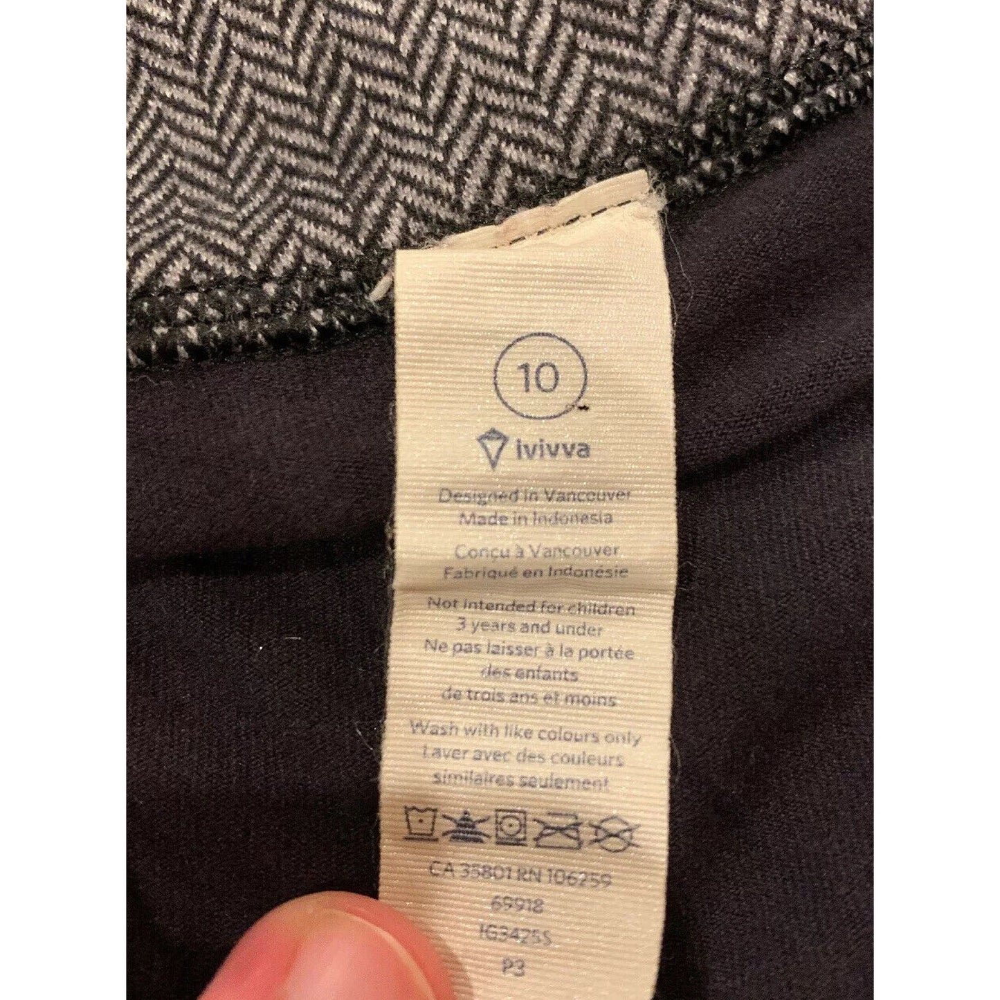 IVIVVA GO AND GLOW HERRINGBONE BLACK PULLOVER TOP SHIRT QUARTER ZIP GRAY Size 10