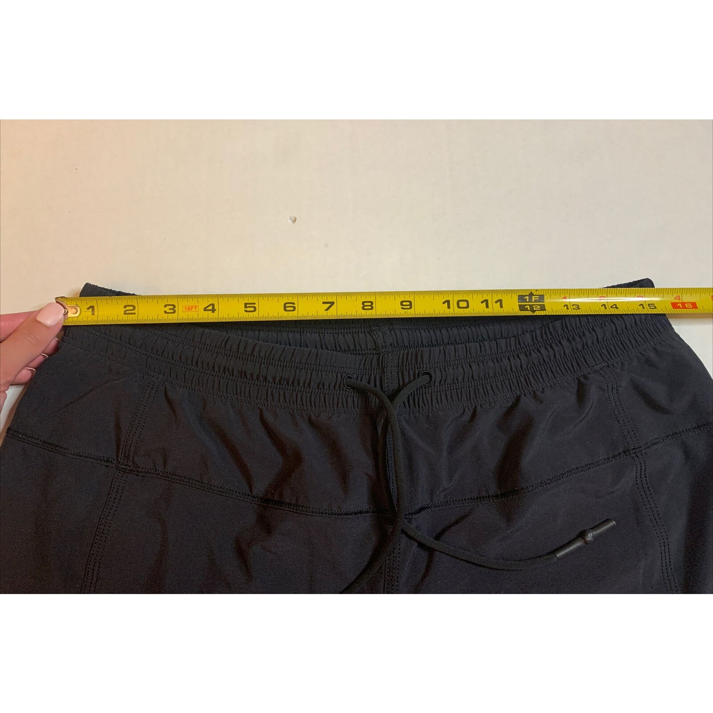 Lululemon Women Black Flowy Capris Pants Size 8 - EUC